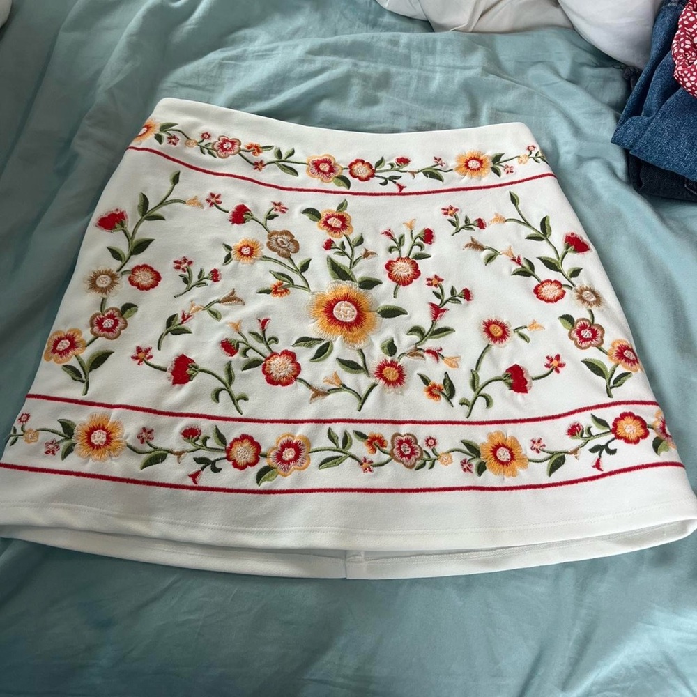 Forever 21 White Floral Embroidered Mini Skirt